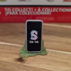 Zuru Mega Gross Mini - Sik Tok Phone Collectible